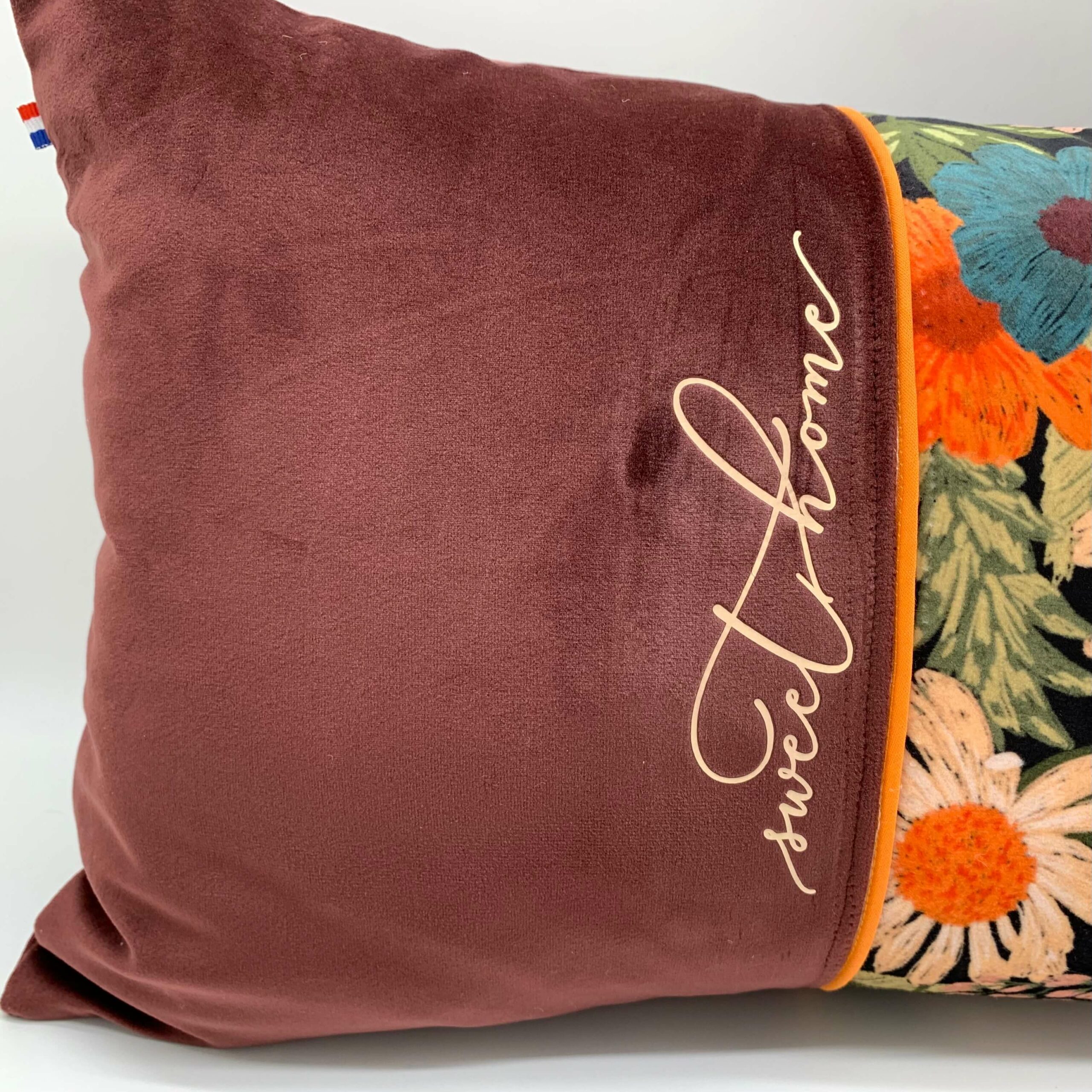 Coussin 30cm x 50cm prune détail
