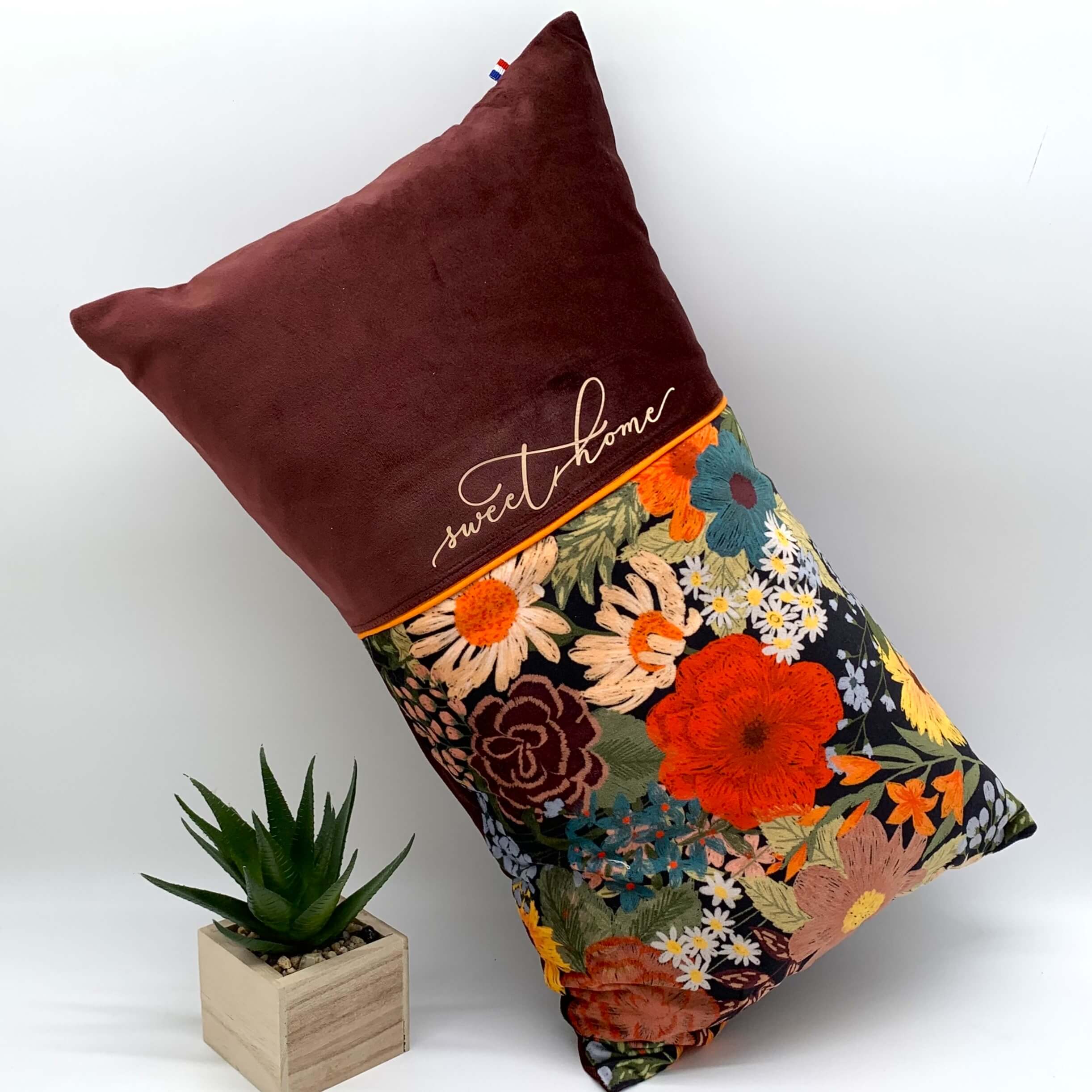 Coussin 30cm x 50cm prune face bis