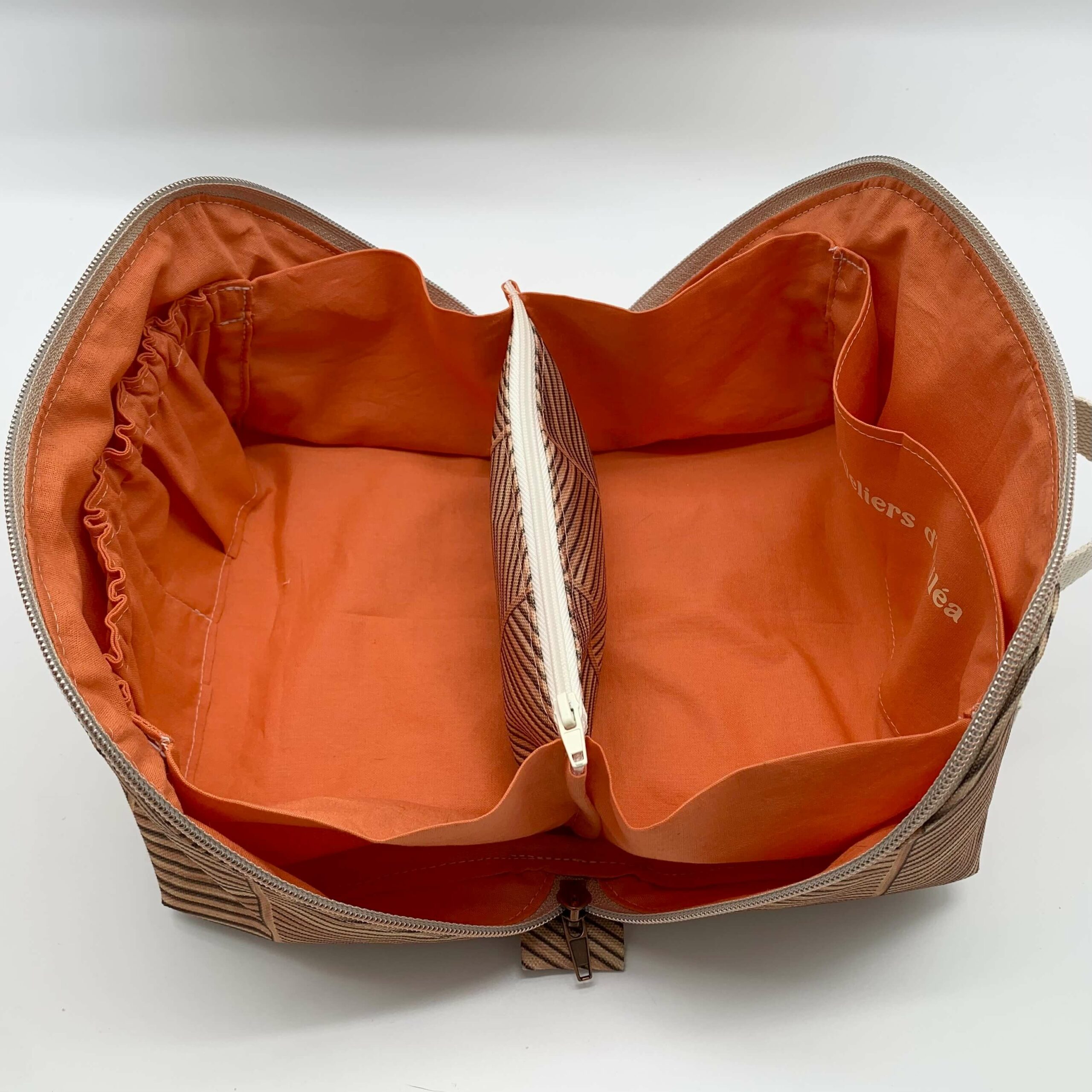 Trousse de toilette grande ouverture effet bois intérieur