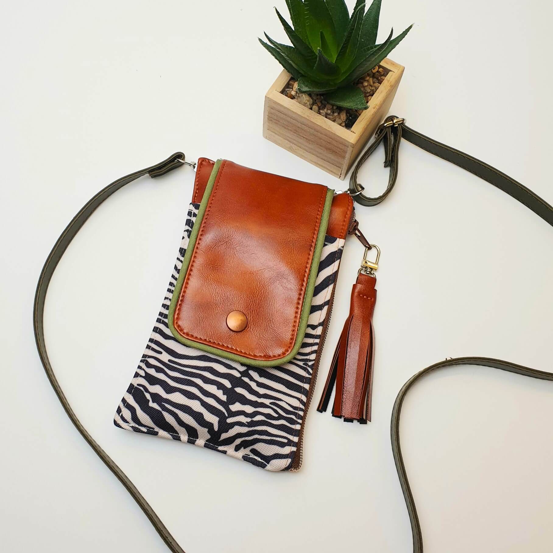 Pochette téléphone zèbre