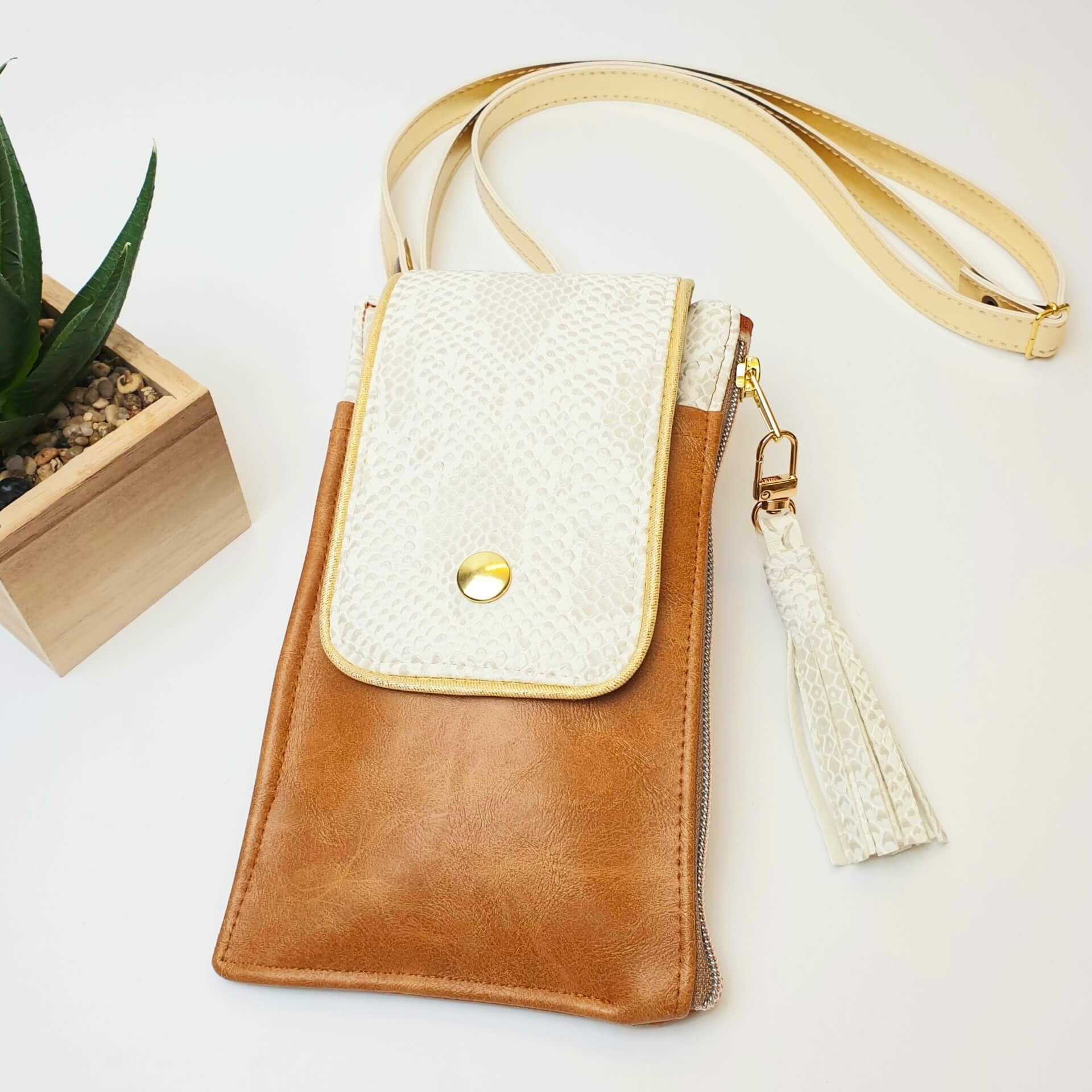 Pochette téléphone Dragon blanc & Simili camel