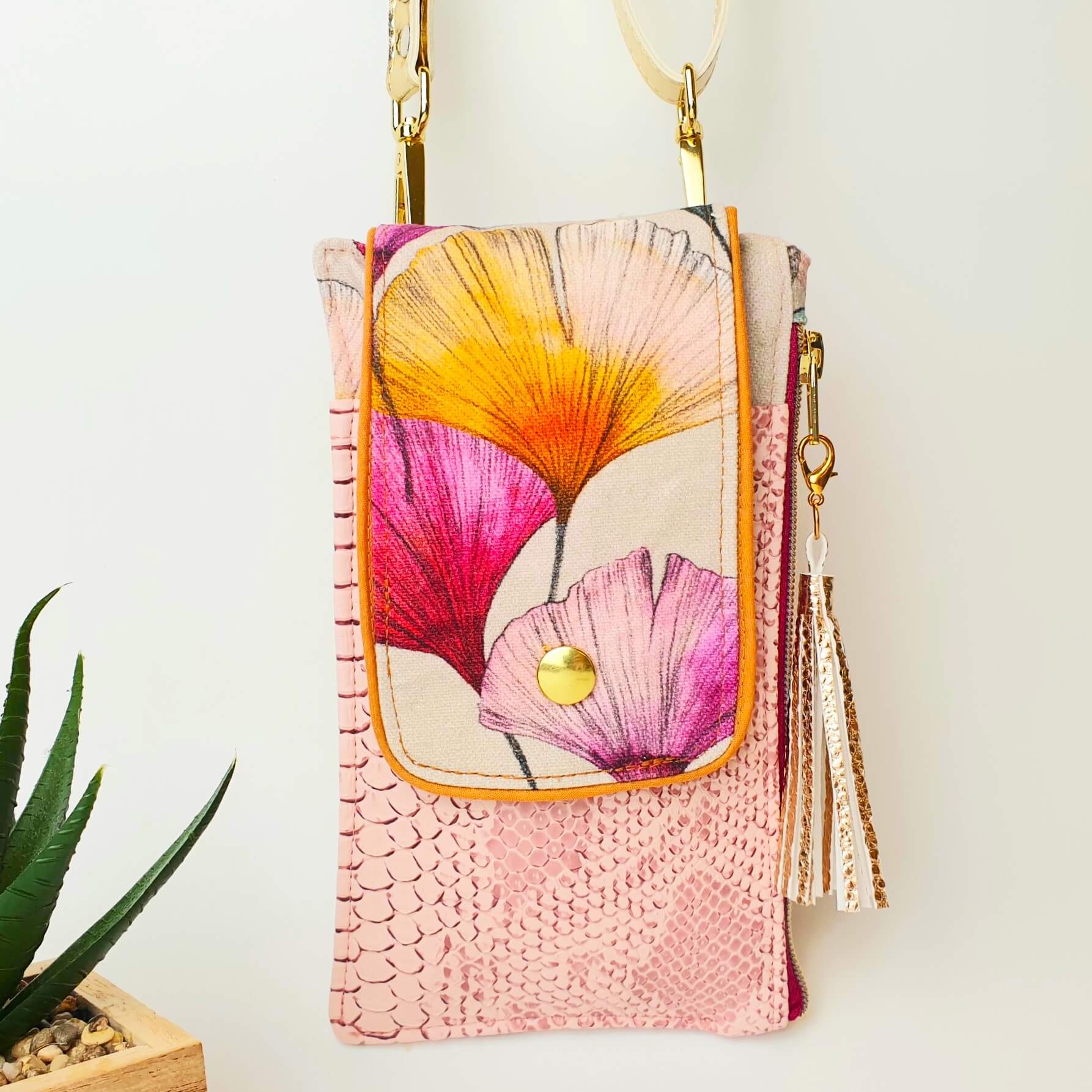 Pochette téléphone Dragon rose face