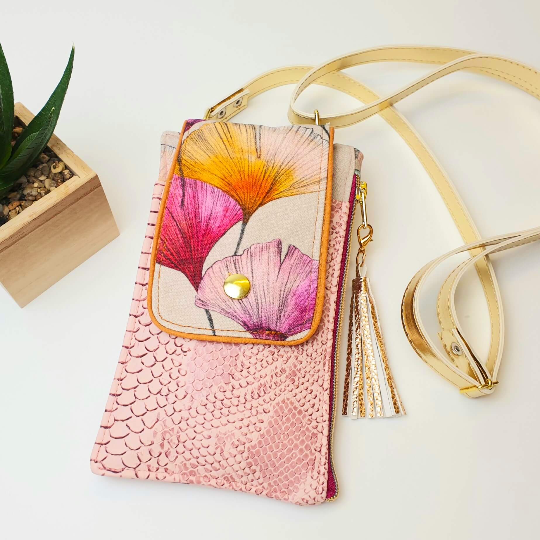 Pochette téléphone Dragon rose