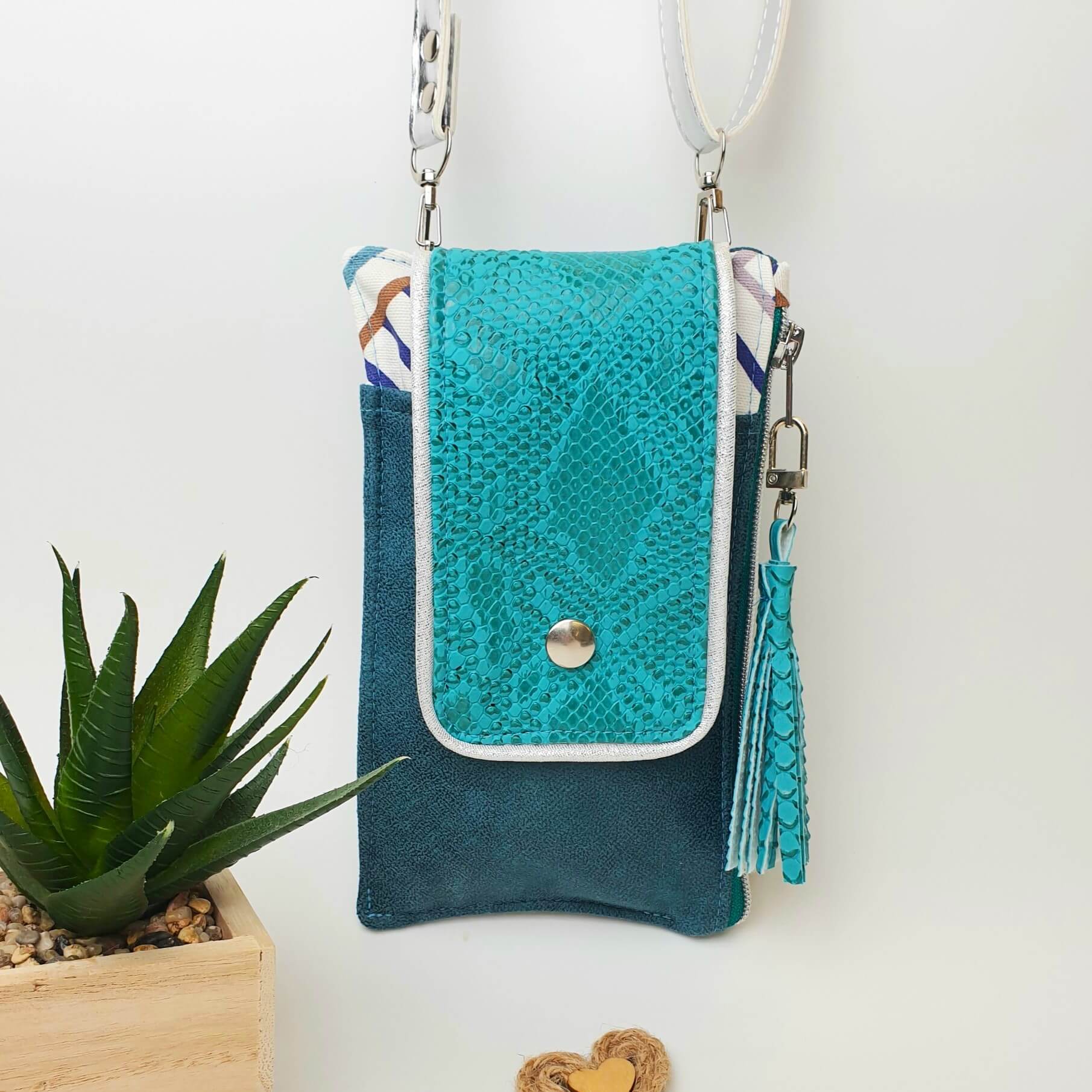 Pochette téléphone Dragon turquoise & Suédine bleu face