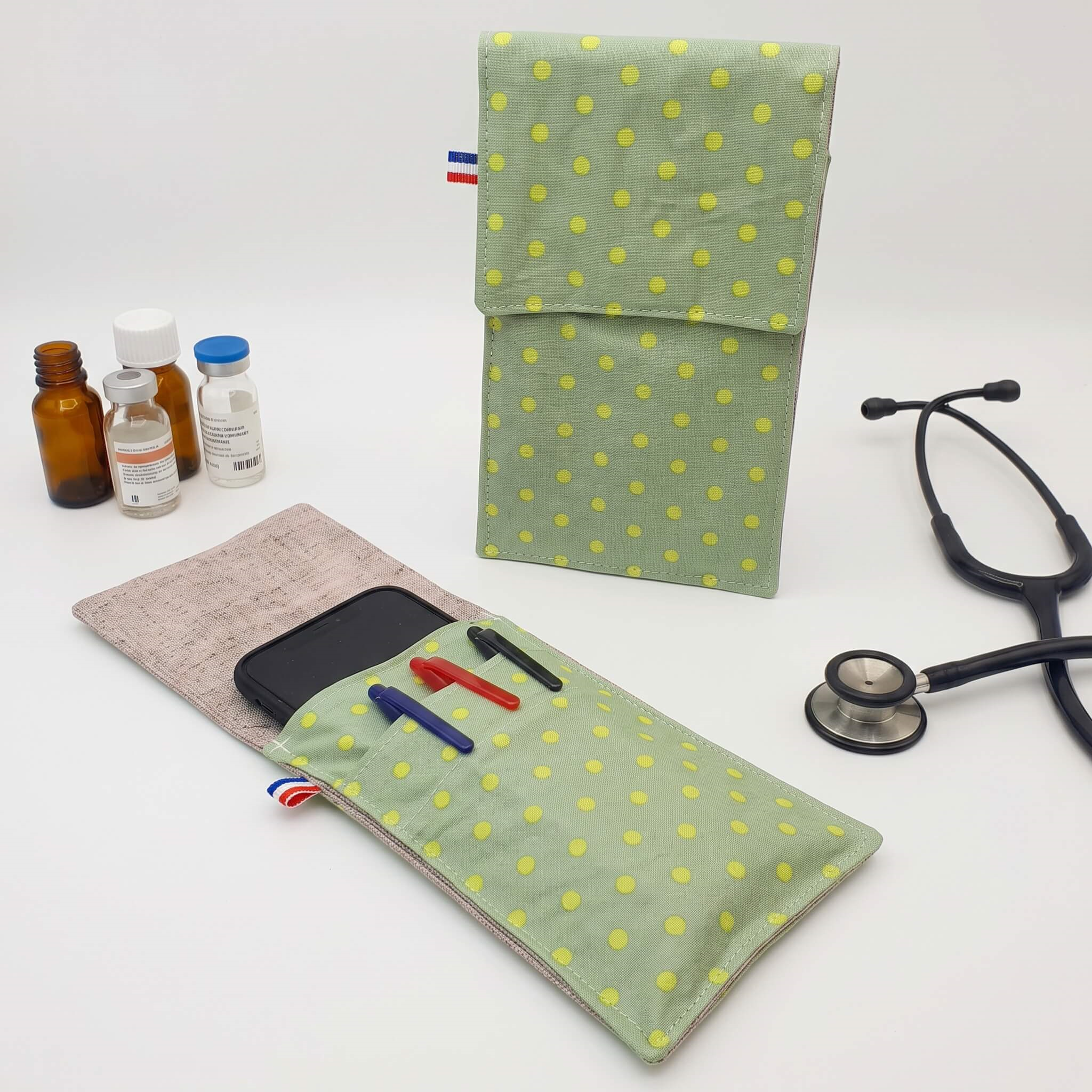Pochette crayon pour le personnel soignant Vert olive présentation