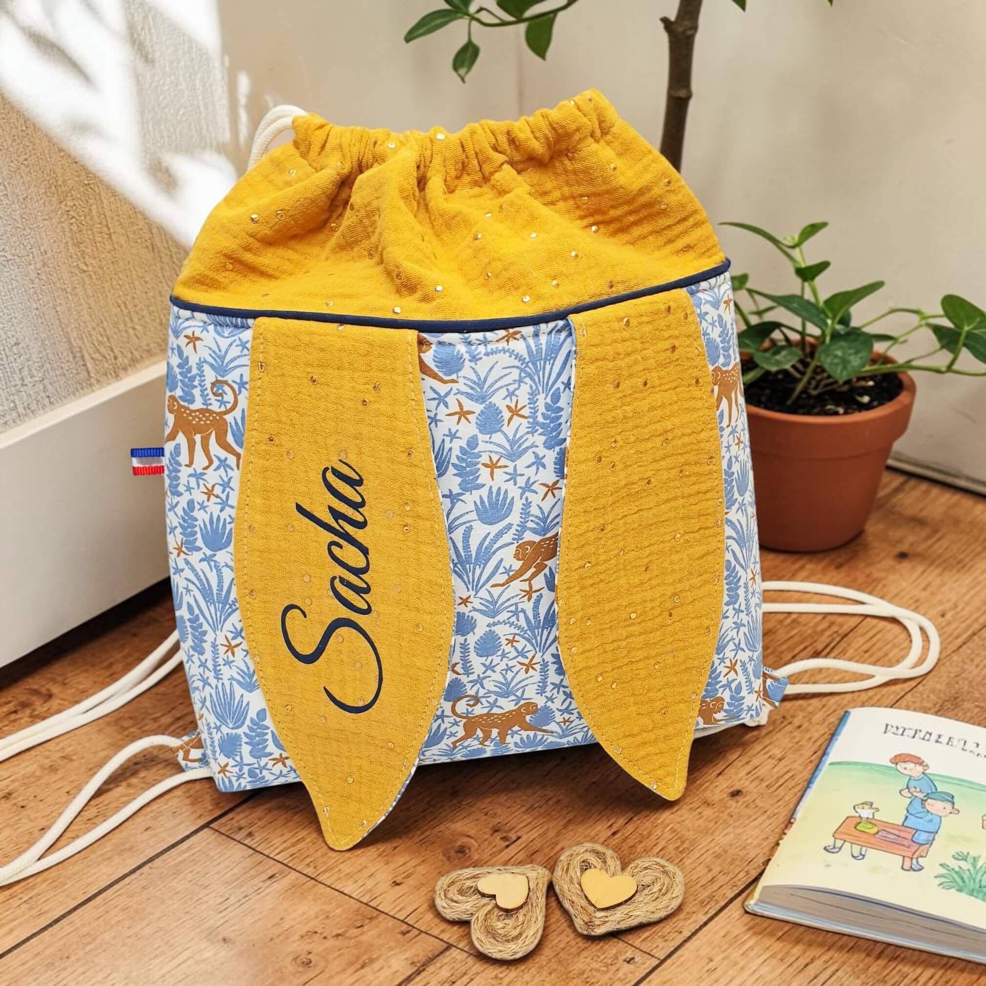 Sac à dos lapin personnalisé mise en scène