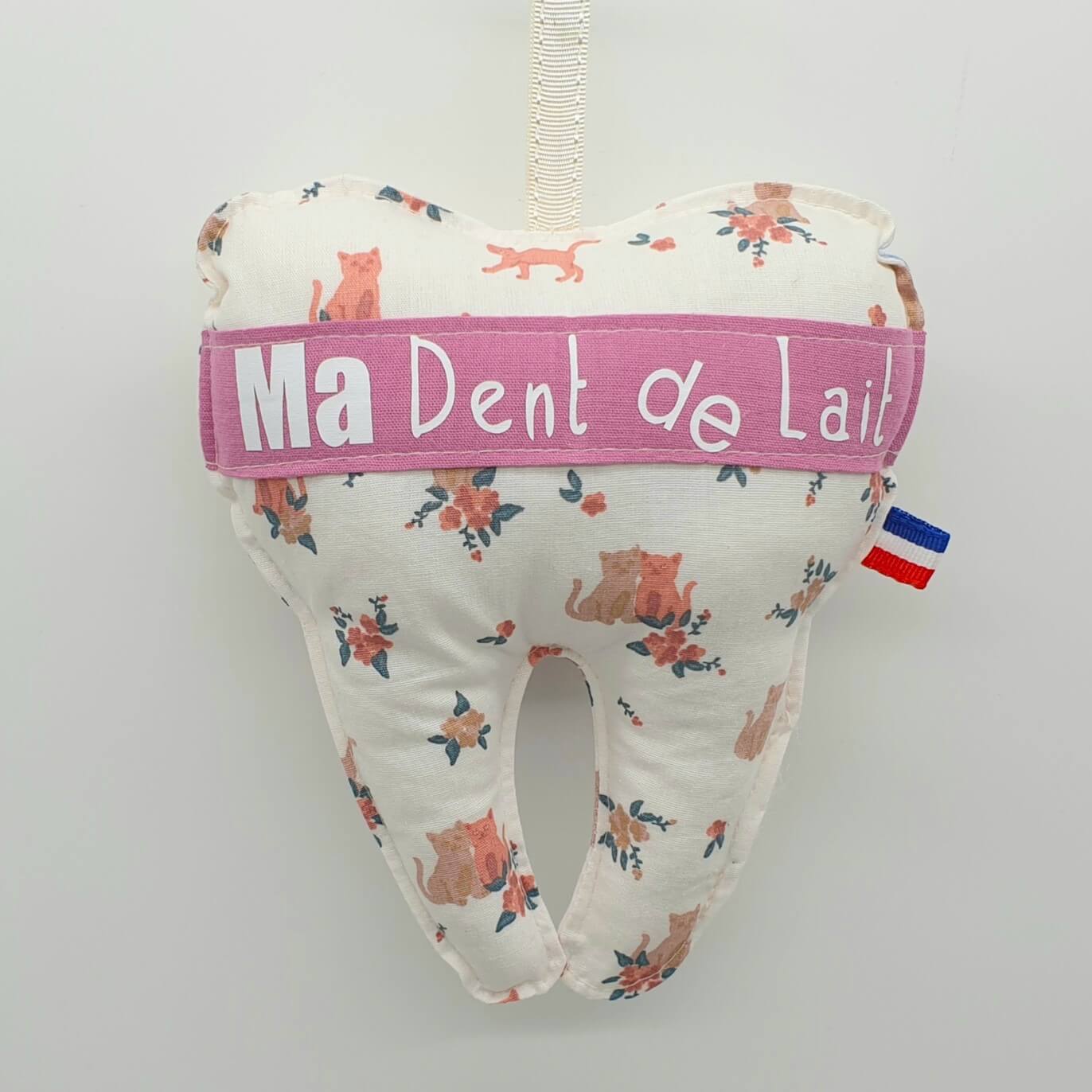 Dent de lait à suspendre chat dos