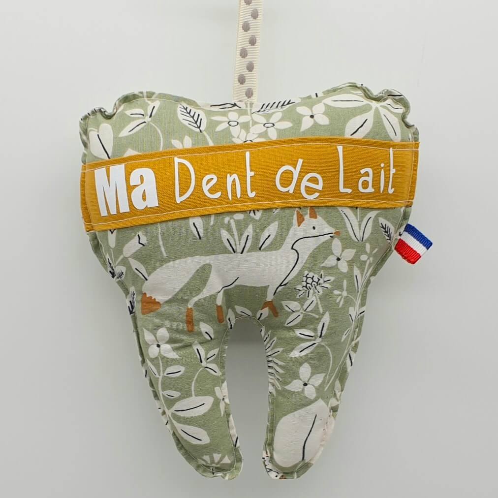 Dent de lait à suspendre renard vert dos