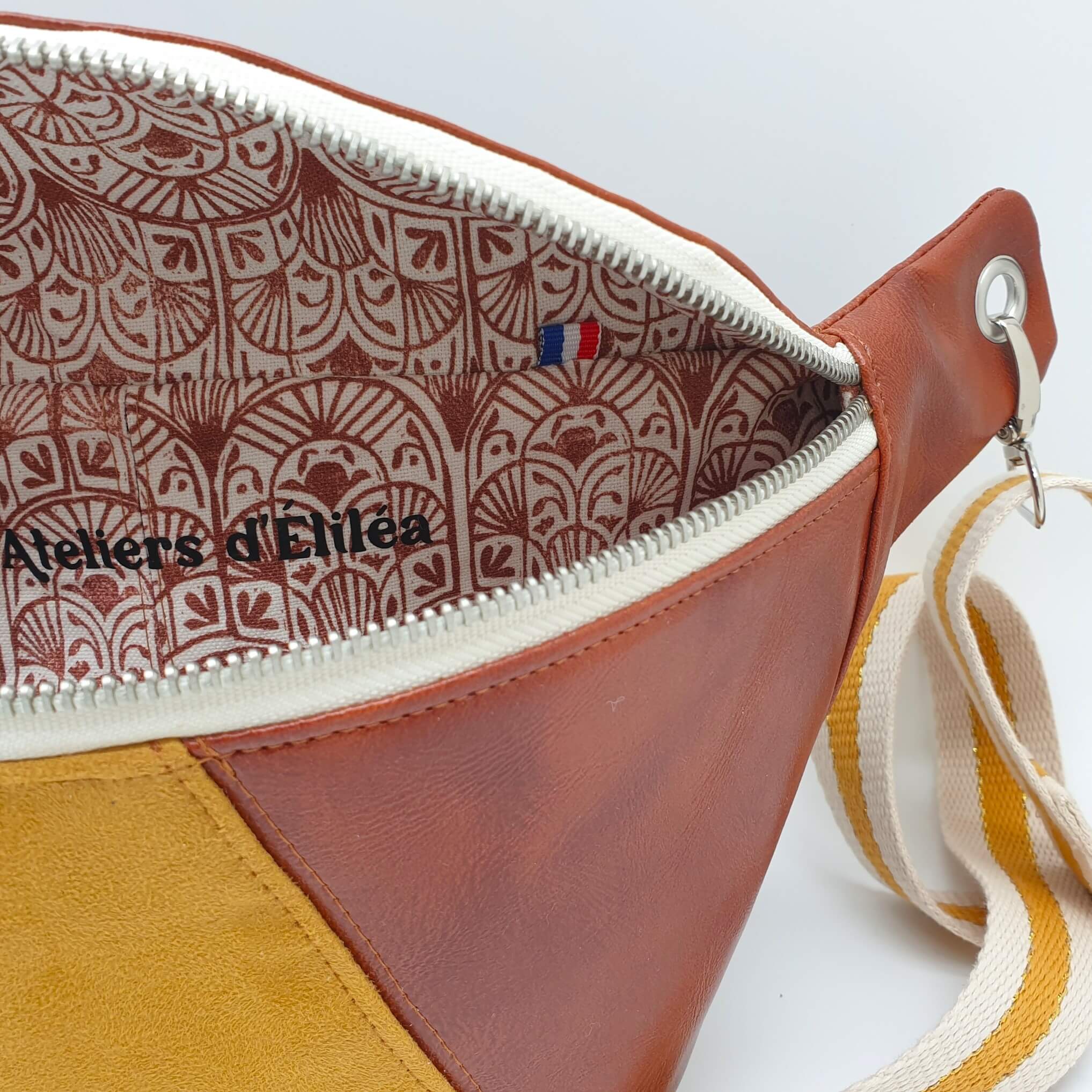 Banane simili cuir Cognac ruban tricolore