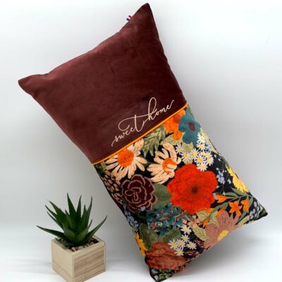 Coussin 30cm x 50cm prune face bis