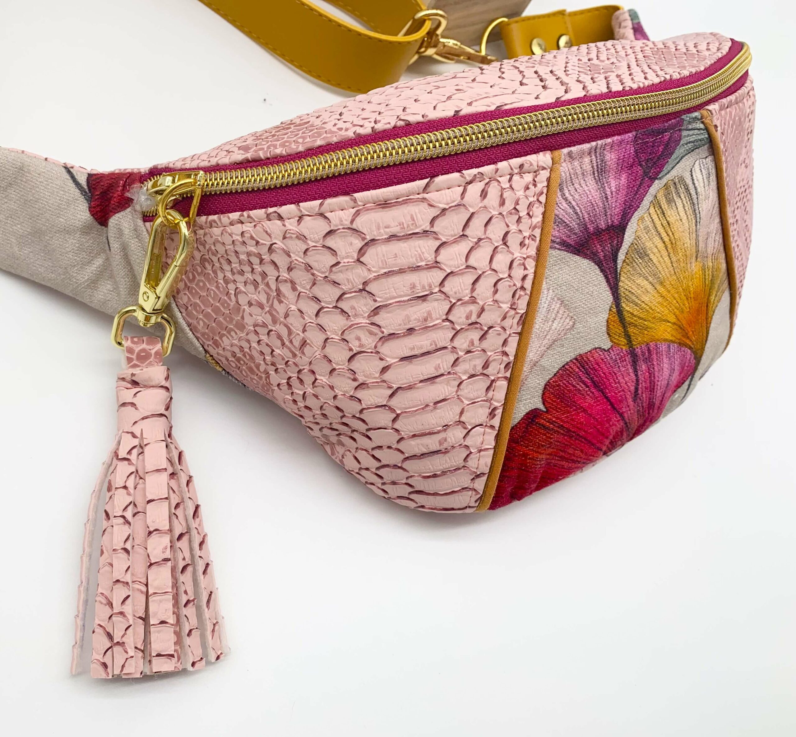 Banane simili cuir Dragon rose finition