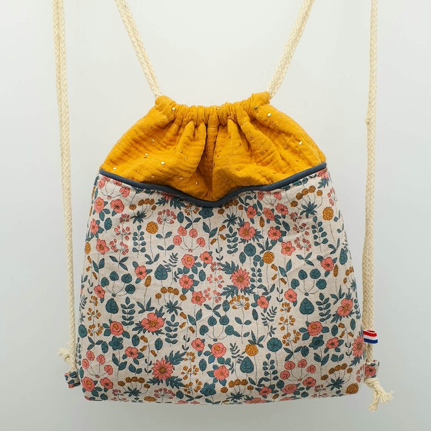 Sac à dos enfant Liberty jaune suspendu