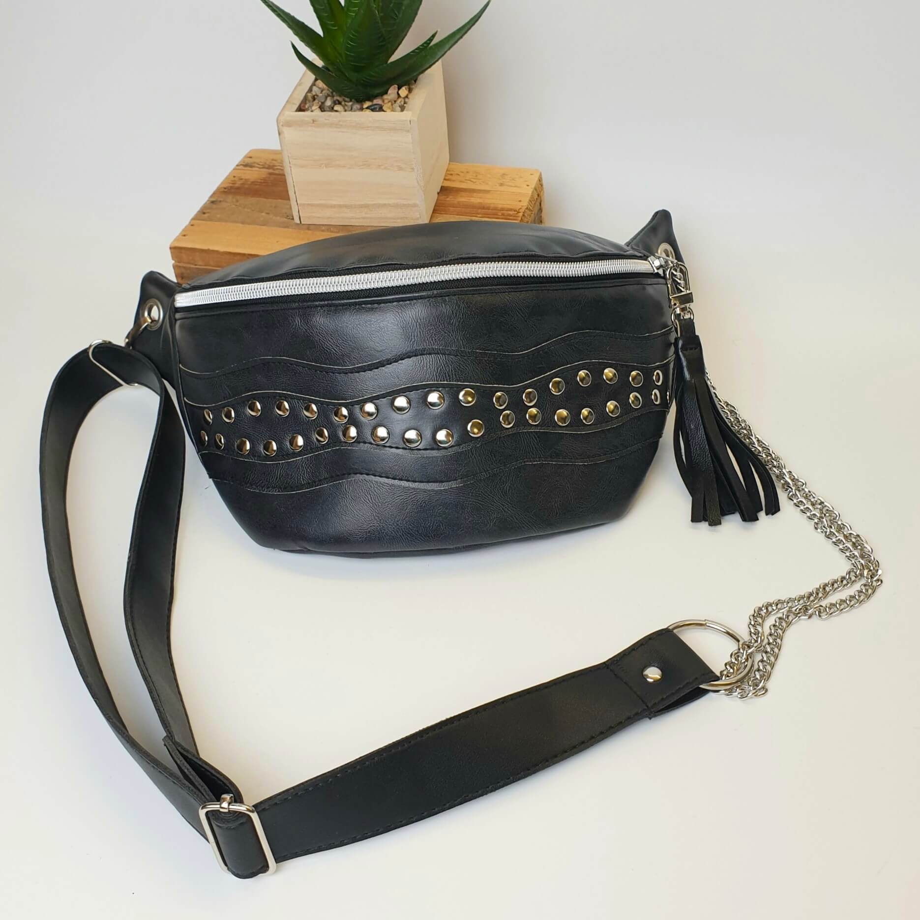 Banane rock rivet demi chaine + oeillet