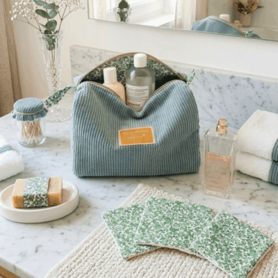 Trousse de toilette Matelassée velours bleu assorti