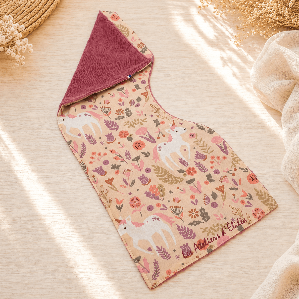 Bavoir d'épaule Licorne rose